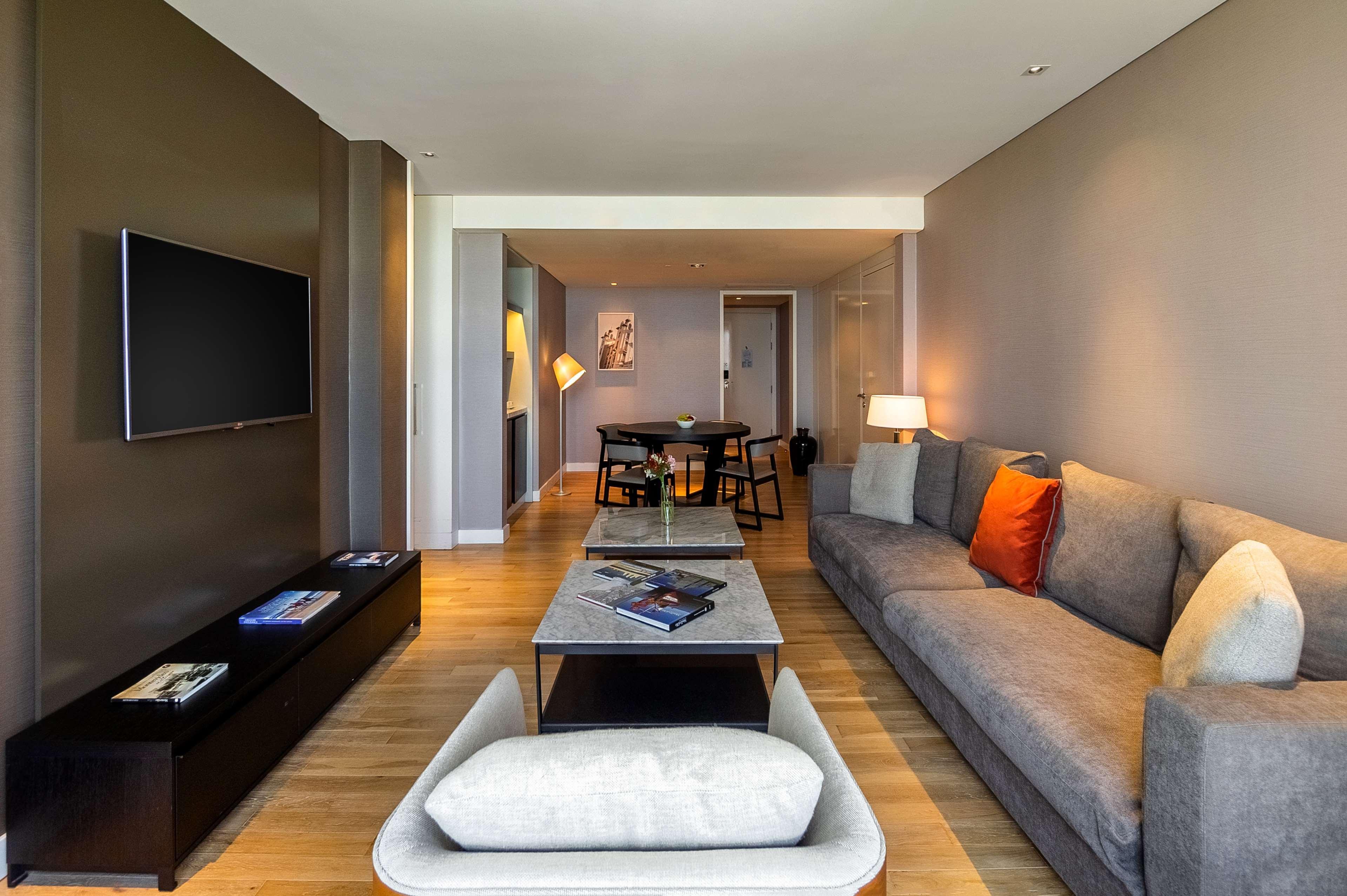 蒙特维迪奥凯悦中心酒店 蒙得维的亚 外观 照片 A living room at the Mandarin Oriental, Munich