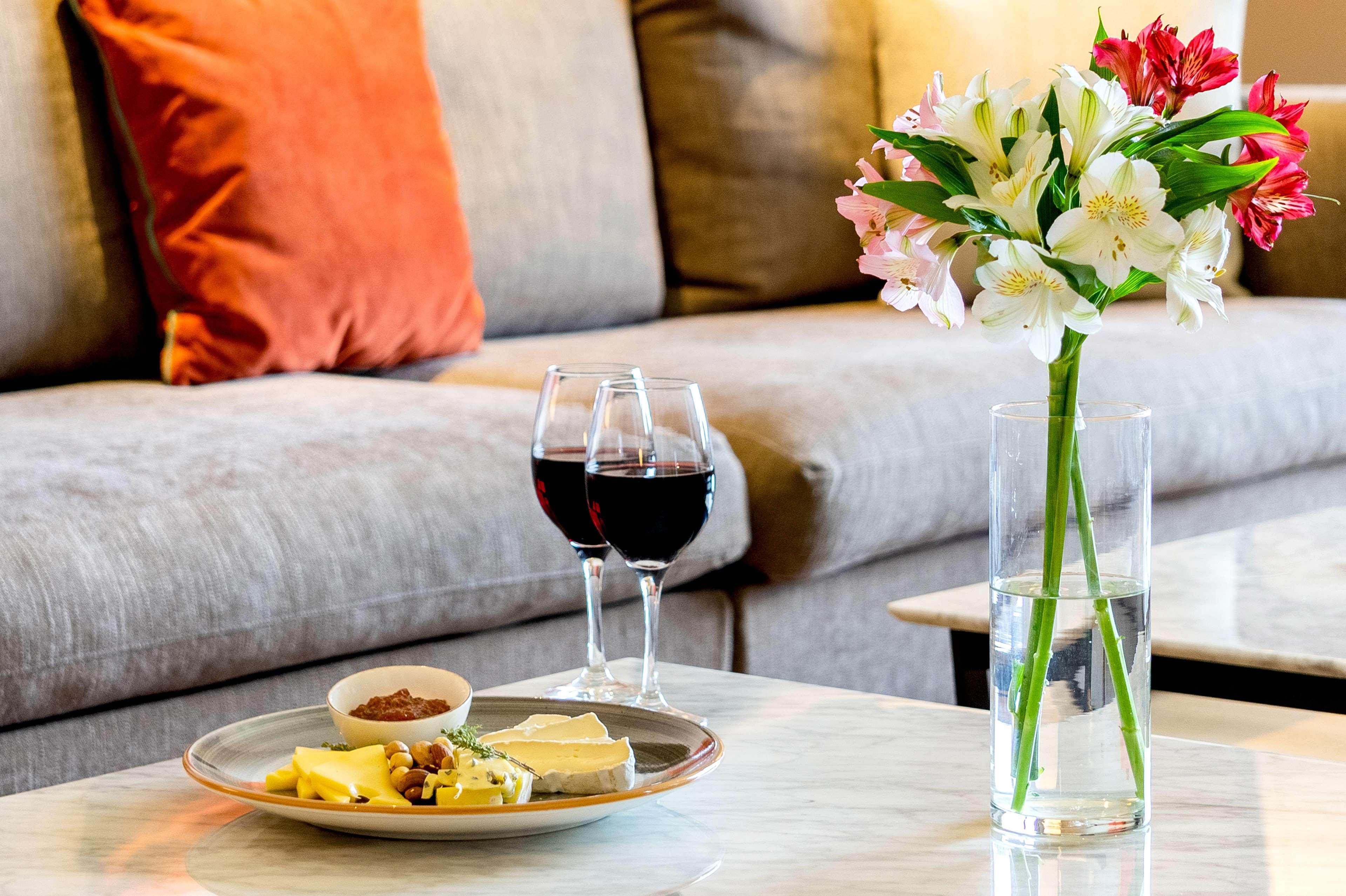 蒙特维迪奥凯悦中心酒店 蒙得维的亚 外观 照片 A wine and cheese pairing