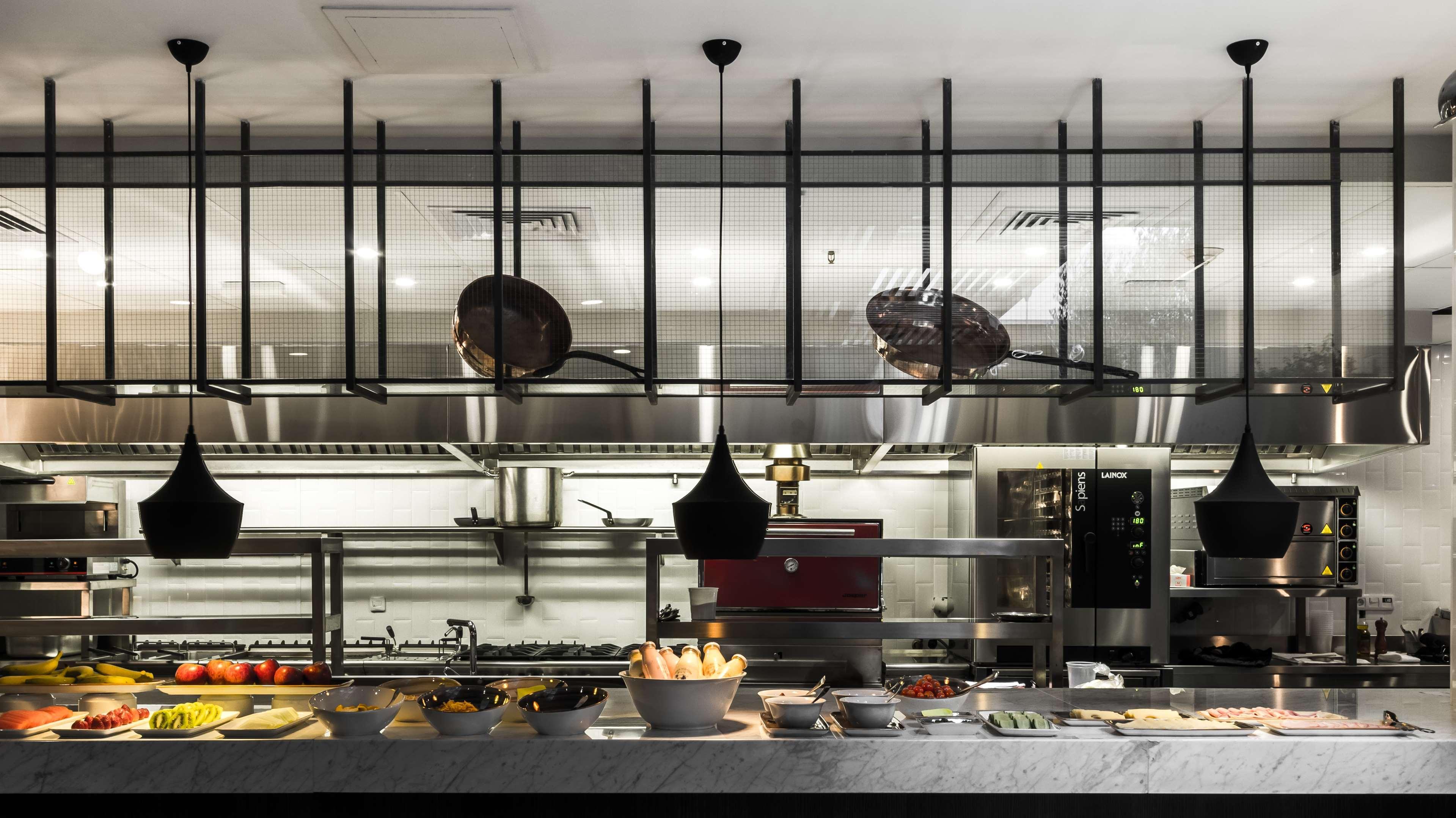 蒙特维迪奥凯悦中心酒店 蒙得维的亚 外观 照片 The open kitchen at the restaurant